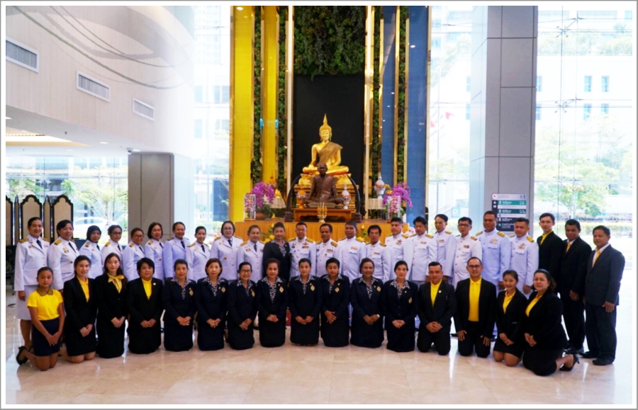 ﻿กรมบังคับคดีร่วมถวายแจกันดอกไม้ และลงนามถวายพระพรสมเด็จพระนางเจ้าสิริกิติ์ พระบรมราชินีนาถ ในรัชกาลที่ 9 และพระเจ้าวรวงศ์เธอ พระองค์เจ้าโสมสวลี กรมหมื่นสุทธนารีนาถ